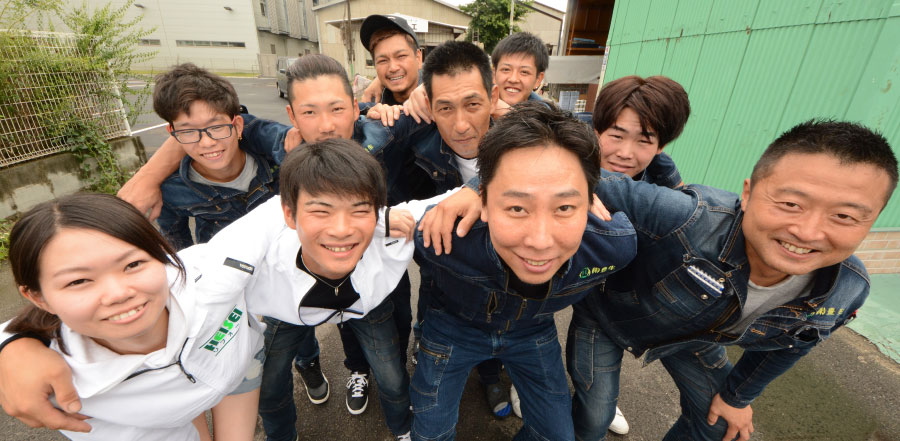 「担当者」と「職人」で行うヘイセイリフォームの塗装工事。