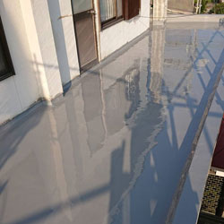 ベランダ防水中塗り